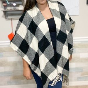 Buffalo Plaid Tassel shawl